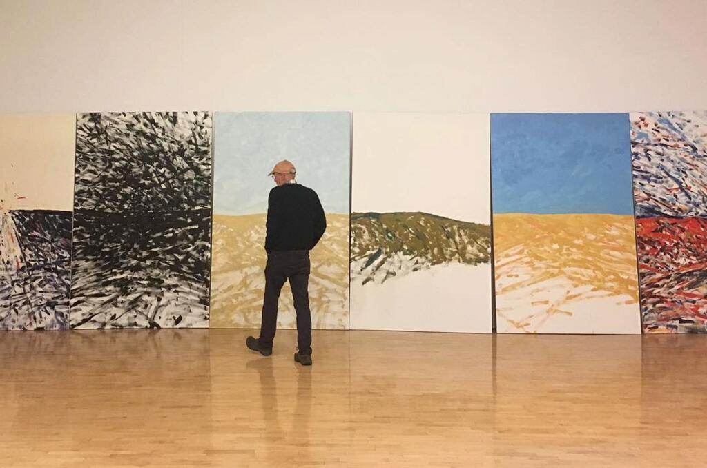 桑迪·沃克是一位居住于加利福尼亚州奥克兰的美国画家和版画家,其作品被纳入多个重要博物馆的收藏,包括惠特尼美国艺术博物馆和史密森尼美国艺术博物馆。